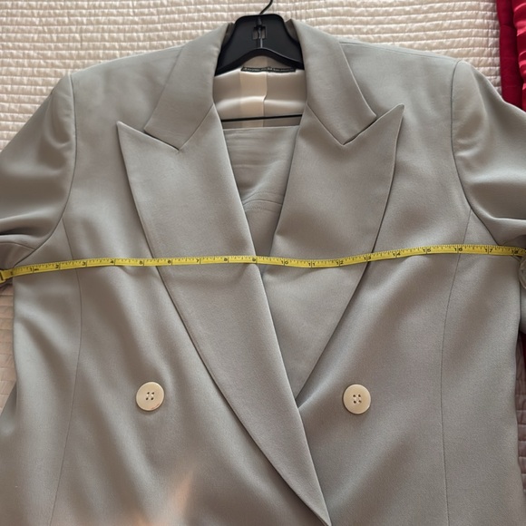 Beautiful Georges Marciano light green skirt suit. - Picture 5 of 9